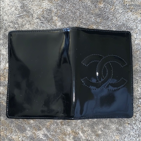 CHANEL BLACK PATENT LEATHER BI FOLD WALLET - Picture 3 of 7